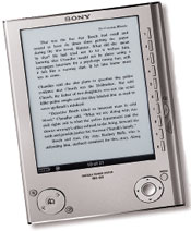 За 300 долл. покупатели получат устройство в серебристом или темно-синем корпусе размером с обычную книгу, которое может вместить в себя до 160 книг