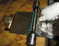 Нанесение грунта при помощи ручной лакировальной секции с анилоксом линиатурой 400 лин/см