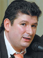 Александр Малис считает, что ответственность за цифровое неравенство столицы и регионов лежит на магистральных Internet-операторах. 