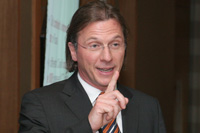 Мило Шакир: «Инвестиции малых и средних фирм в комплексные решения Cisco обернутся для них новыми источниками прибыли и экономии». 