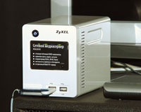 Наряду с функциями хранения данных медиасервер NSA220 EE способен выполнять широкий круг задач, связанных с доступом к файлам и управлением ими из Internet