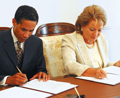 Соглашение о стратегическом сотрудничестве, подписанное Чарльзом Филлипсом и Валентиной Матвиенко, открывает новый этап работы Oracle на российском рынке