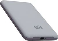 Модель Portable HDD External отличается небольшими размерами и необычным дизайном, больше всего напоминающим эдакий пластиковый портсигар. Обтекаемая форма, белый глянец, отороченный серебристой вставкой, и металлизированный логотип производителя на верхней панели создают довольно приятное впечатление.