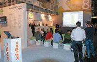 Помимо XPress8, на стенде была система Quark Dynamic Publishing Solution, с помощью которой в Quark надеются снова совершить революцию в издательском деле