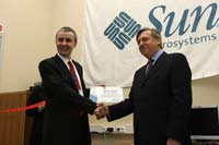 Директор по маркетингу Sun в СНГ Павел Анни и Валерий Бутенко открывают центр компетенции 