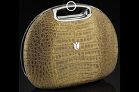 Компания Bentley Motors, производитель автомобилей, на которых ездил Джеймс Бонд, выпустила ноутбук класса "люкс" 