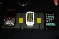 Помимо док-станций и футляров для телефонов, в Powermat продемонстрировали приемник, подключающийся к портативным игровым приставкам PlayStation Portable и Nintendo DS, и еще одну модель, предназначенную для ноутбуков 