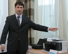 Кристоф Руф демонстрирует новые офисные принтеры HP Officejet Pro 