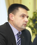 Константин Солодухин: «Мы намерены защищать свои позиции в сфере междугородной и международной связи. Но реальность такова, что если сейчас «Ростелеком» занимает около 80% этого рынка, то к 2013 году мы будем драться за удержание 60-процентного рубежа»