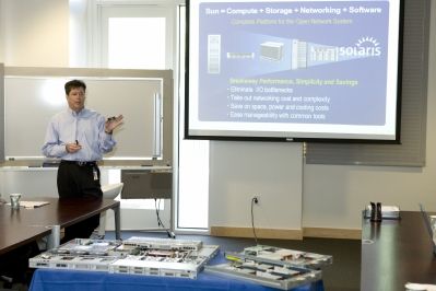 В ходе встречи в штаб-квартире Sun в Калифорнии Джон Фаулер представил журналистам модуль NEM, а также шесть серверов и рабочую станцию на процессорах Intel Xeon на базе новой микроархитектуры Nehalem 