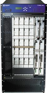 TX Matrix Plus позволяет связать до 16 базовых маршрутизаторов Juniper T1600 в единую систему суммарной производительностью 25 Тбит/с