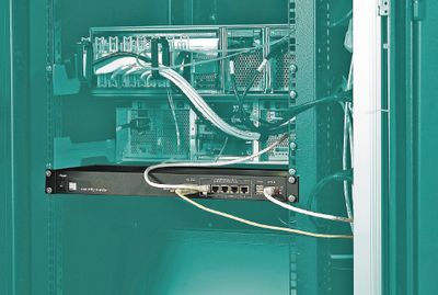 Рисунок 3. Как правило, системы мониторинга для шкафов представлены в формате 19″ и интегрированы прямо в шкаф, как в случае с Security Master — продуктом компании May.