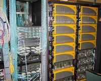 Серверы хранения 3PAR, выпущенные в 2002 году, предназначены специально для центров обработки данных, в которых используется виртуализация, и упрощают управление хранением в таких средах