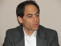 Генри Ассейли, технический директор Telnic, считает, что появление домена .tel в перспективе обусловит двух-, а возможно и четырехкратный рост числа доменных имен в Рунете. 