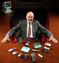 По словам Джека Килби, в 1958 году его цели формулировались очень просто: снизить себестоимость производства, упростить сборку, сделать элементную базу компактнее и устойчивее 