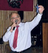 В руках у директора 