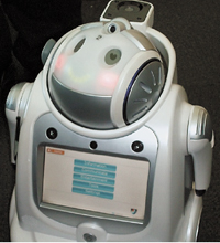 Розовощекий iRobi Q с очаровательной желтой улыбкой и горящими сердечками в глазах создан для того, чтобы люди не испытывали неудобств в «общении» с ним. Microsoft использует его в качестве прототипа для разработки программного обеспечения, которое сделает его еще более полезным