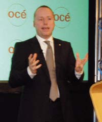 Вице-президент Oce по полиграфии Питер Волф убеждает собравшихся, что будущее отрасли – в цветной цифровой печати