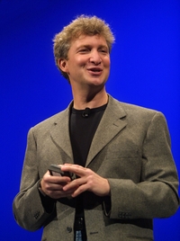 Реорганизация, как заявляют в Sun, является "признанием всепроникающей роли программного обеспечения в стратегии роста компании". Между тем, компанию покидает Ричард Грин, "движущая силой развития стратегии Sun в области программного обеспечения"  Реорганизация, как заявляют в Sun, является "признанием всепроникающей роли программного обеспечения в стратегии роста компании". Между тем, компанию покидает Ричард Грин, "движущая силой развития стратегии Sun в области программного обеспечения"