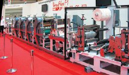 Стенд Omet. Комбинированная офсетная Omet VaryFlex F1 работает на скорости 