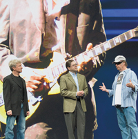 Рич Грин, Джонатан Шварц и Нейл Янг демонстрируют, как с помощью Blu-ray и технологии Java первые зрители смогут просматривать музыку, фильмы, видео, персональные архивы, фотографии, письма и многие другие материалы Янга, при этом одновременно воспроизводится звук, обеспечивая яркое представление о процессе творчества