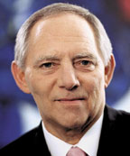 В феврале верховный суд Германии вынес историческое постановление, запрещающее полиции установку шпионских программ. Это поставило под удар планы федерального министра внутренних дел Германии Вольфганга Шойбле (на фото) по расширению полномочий Федерального управления уголовной полиции в области слежки за деятельностью террористов и других преступников в сети и изучения содержимого их компьютеров