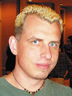 Джонни Лонг: «Будучи профессиональным хакером вот уже много лет, получая несанкционированный доступ к компьютерным сетям и данным, я понял, что большего успеха могу добиться как раз в тех случаях, когда практически не прибегаю к помощи технологий»