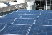 Солнечные батареи Sharp получили благодаря компании Google, решившей использовать батареи этой марки при строительстве солнечной электростанции на крыше своей штаб-квартиры в Маунтин-Вью 