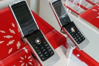 B Nokia отмечают, что кризис уже самым непосредственным образом отразился на рынке мобильных устройств, ограничив покупательские возможности потребителей 