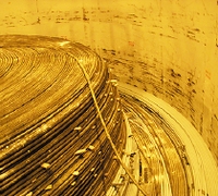 Кабель располагается в большом круглом хранилище, которое занимает несколько отсеков в центре корабля