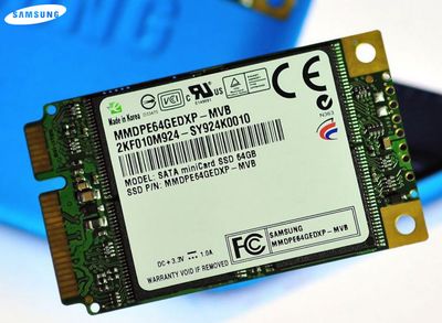 Samsung Mini-Card SSD имеет размеры 46 x 51 мм, а толщина ее составляет всего 3,75 мм 