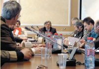 Круглый стол открыл Советник руководителя Федерального агентства по печати и массовым коммуникациям Владимир Григорьев, сообщив, что в ЮНЕСКО была подана заявка— сделать 2010г. годом кириллического шрифта