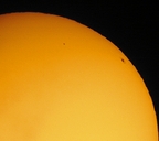 Обнаружение льда стало бы важнейшим открытием на планете, которая находится так близко от Солнца, что поверхность ее освещена в 11 раз ярче, чем Земля