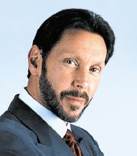 Ларри Эллисон: «Exadata Version 1 была самой быстрой в мире машиной для хранилищ данных. Exadata Version 2 вдвое быстрее предыдущей версии при выполнении функций хранилищ данных, и это единственная машина баз данных, адаптированная к приложениям OLTP»