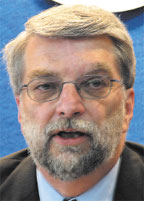 Смена поколений. По словам Билла Шар-ренберга, менеджера по продуктам Sun Microsystems, процессор Rock придет на смену процессорам прежних поколений в системах Sun Enterprise.