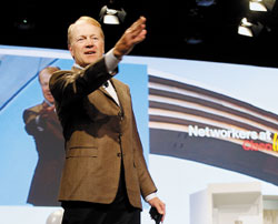 Джон Чамберс: «Мы сохраняли торговую марку Linksys потому, что в Соединенных Штатах для потребителей она всегда была известна больше, чем Cisco. Что же касается международного рынка, преимуществ в таком положении дел было немного»