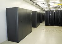 Рисунок 3. Новый ЦОД ISG в Москве, открытый осенью прошлого года, имеет два ввода от независимых подстанций общей мощностью 2,2 МВт. Для обеспечения его бесперебойной работы установлены два ДГУ Wilson мощностью по 1250 кВА и два ИБП Liebert по 800 кВт. Модули ЦОД площадью 200 и 300 м2 оборудованы в бывших складских корпусах промзоны и отвечают требованиям стандарта TIA-942. Этот пилотный проект будет тиражироваться в регионах.