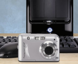 фотокамера Photosmart M547 с матрицей 6,2 мегапиксела и трехкратным оптическим зумом, оснащенная стабилизатором и функцией устранения эффекта «красных глаз», предназначена главным образом для тех, кто покупает свою первую цифровую «мыльницу» и не обладает навыками фотографирования