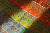 Реализуя в процессорах Xeon возможности более высокого уровня, Intel продвигает их в новый рыночный сегмент 