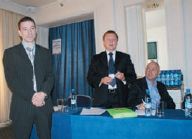 И. Зайцев (в центре) представляет эксперта по ПО HP Indigo 