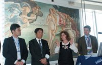 Представители Epson на фоне чудесной репродукции, отпечатанной на ткани принтером Mona Lisa с использованием технологии Epson Micro Piezo