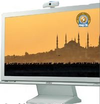 Компания BenQ сделала неординарный шаг. Если все производители, как правило, выпускают свои модели в корпусах темного цвета, то это изделие отличается привлекательной белой окантовкой, широкой в нижней части и узкой по периметру, которая к тому же дополнена серебристыми вставками. Такое сочетание цветов идеально подходит для домашнего интерьера. Матовый экран с диагональю 21,5 дюйма имеет разрешение 1920в1080 точек, что делает комфортной работу с текстом и контентом высокой четкости