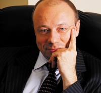 «Сегодня мы можем обмениваться со страховщиками информацией фактически в режиме реального времени», Андрей Лобанов, генеральный директор поликлиники «Медси»