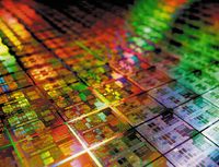 Новые процессоры будут изготавливаться по технологии с нормой проектирования 32 нм, что должно обеспечить более эффективное энергопотребление и более высокую производительность, чем в процессорах Opteron, при производстве которых используется 45-нанометровый техпроцесс