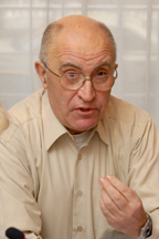 По мнению Леонида Черняка, для того чтобы занять достойное место, тонкому клиенту надо стать сравнимым с феноменом персонального компьютера культурным явлением 