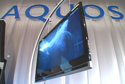 В самом тонком месте толщина нового ЖК-телевизора Sharp составляет всего 3,44 см. 