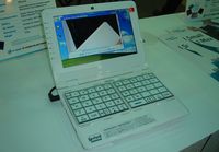 У мининоутбуков две беды — неудобная клавиатура и маленький экран; в E-Lead Electronic решили справиться с обеими 