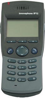 Рисунок 2. На территории предприятия телефон IP72 от Innovaphone выступает в качестве мобильного телефона стандарта 802.11e (11e — мультимедийный стандарт). Благодаря поддержке VPN, пользователь может подключиться к корпоративной сети из любой зоны WLAN. Регистрация в корпоративной телефонной системе осуществляется по защищенному туннелю, поэтому даже в дороге сохраняется возможность применения внутреннего номера и всех реализованных в этой системе функций.