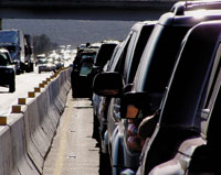 По данным компании Tandberg, жители российской столицы проводят в автомобильных пробках в среднем около трех-четырех часов ежедневно. Это ведет к суммарным убыткам до 20 млрд. долл. ежегодно