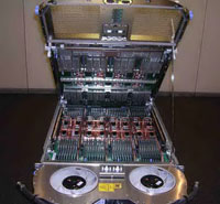 По оценкам специалистов IBM, водяное охлаждение в 4000 раз эффективнее воздушного, что позволяет корпорации помещать 448 процессорных ядер Power6 с тактовой частотой 7 ГГц в стойку Power 575  По оценкам специалистов IBM, водяное охлаждение в 4000 раз эффективнее воздушного, что позволяет корпорации помещать 448 процессорных ядер Power6 с тактовой частотой 7 ГГц в стойку Power 575